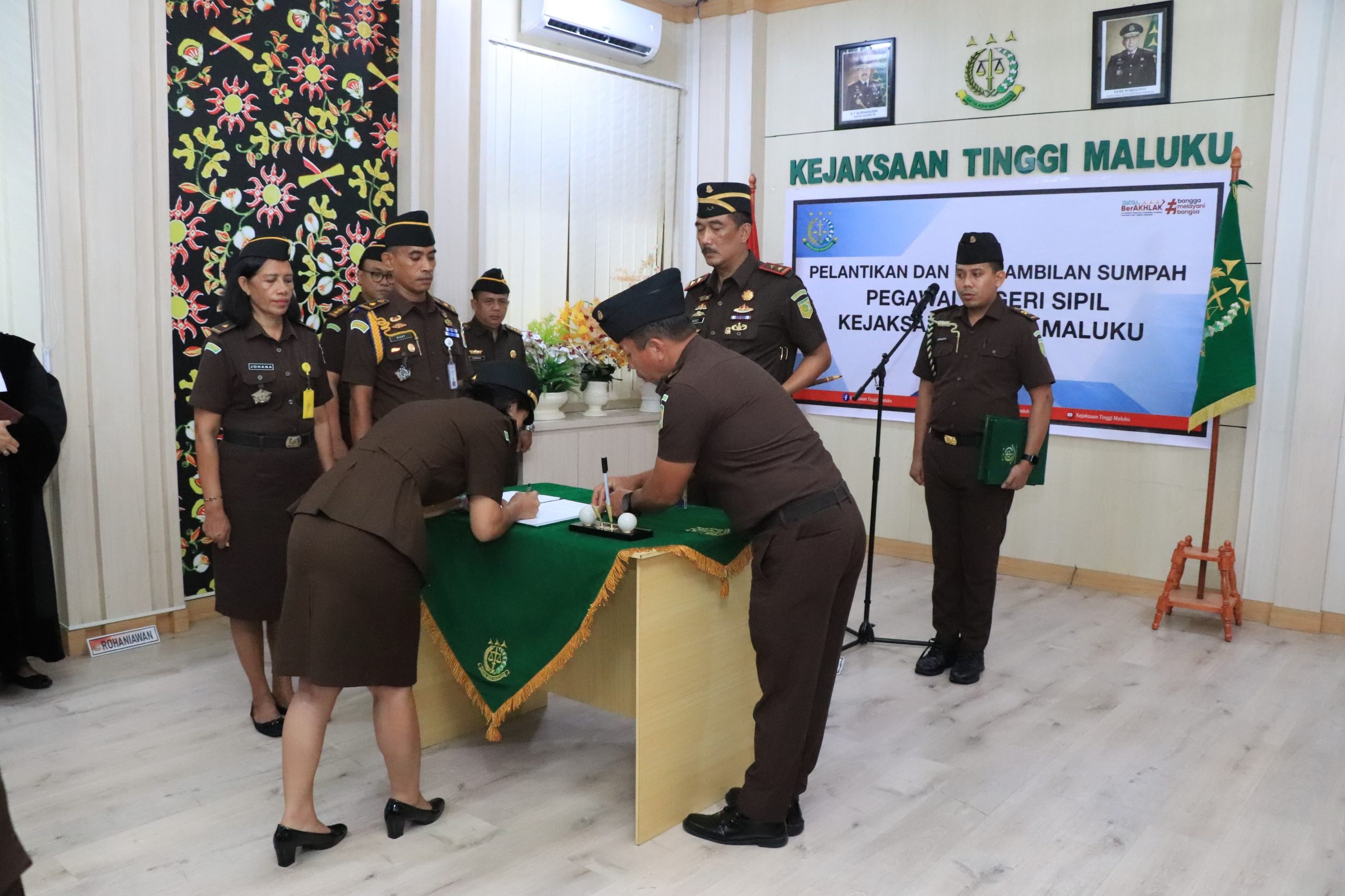 Kajati Maluku Agoes SP, Lantik 11 CPNS Calon Jaksa Dalam Formasi Penelaah Penuntutan dan Penegakan Hukum di Wilayah Maluku