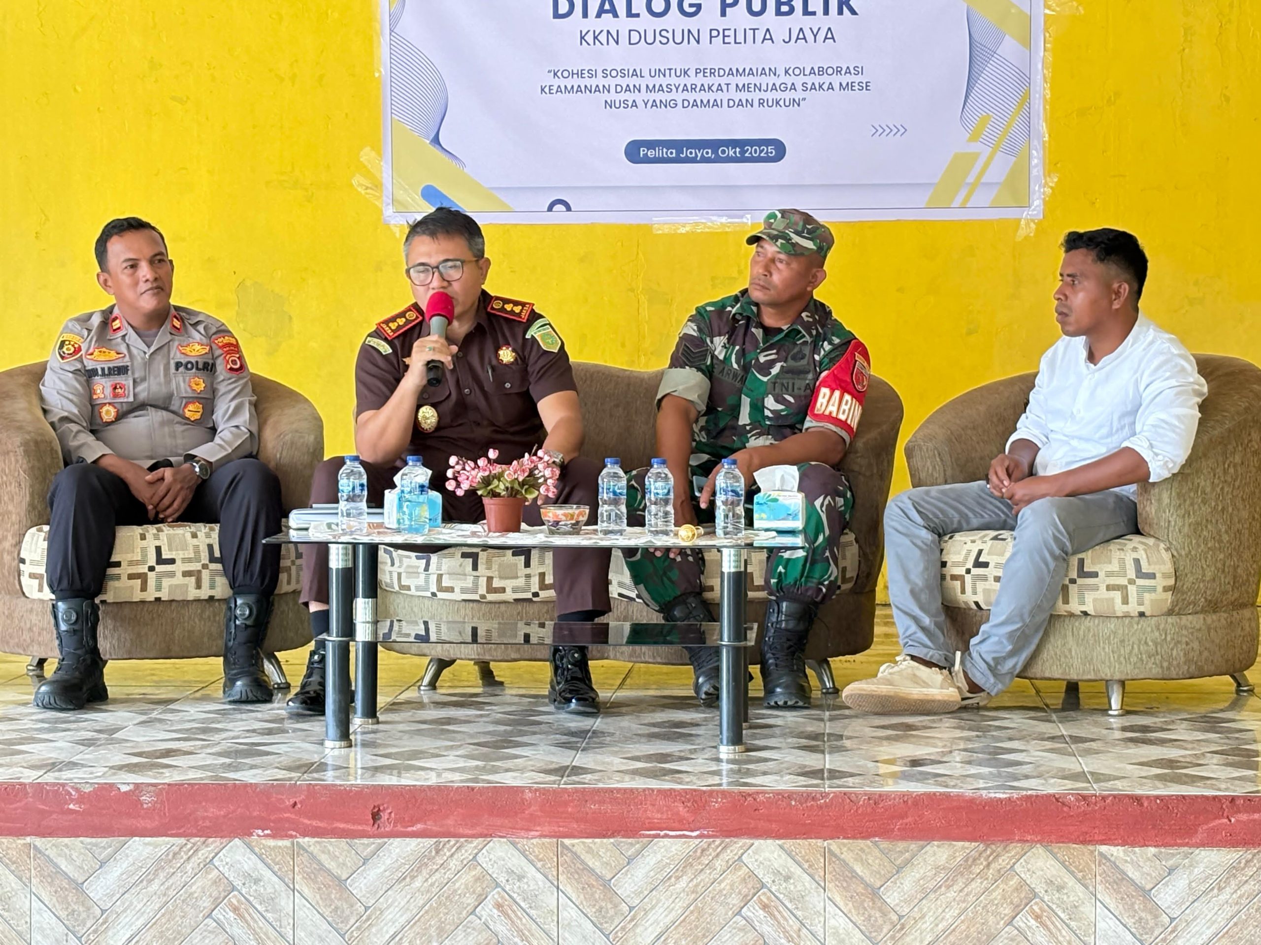 Kejari SBB Gelar Penyuluhan Hukum Gratis untuk Mahasiswa KKN Unpatti dan Warga Dusun Pelita Jaya