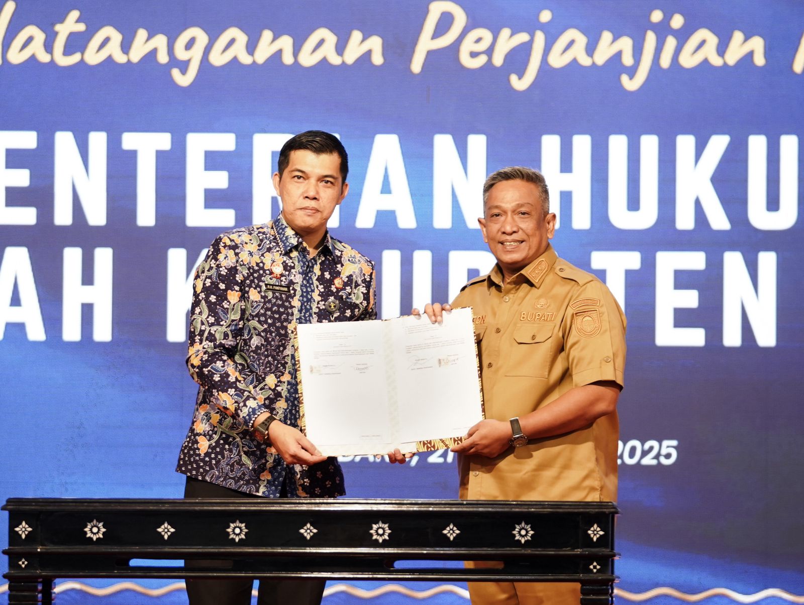Bupati Rohul Anton, ST MM Raih Penghargaan Dari Kemenkumham RI