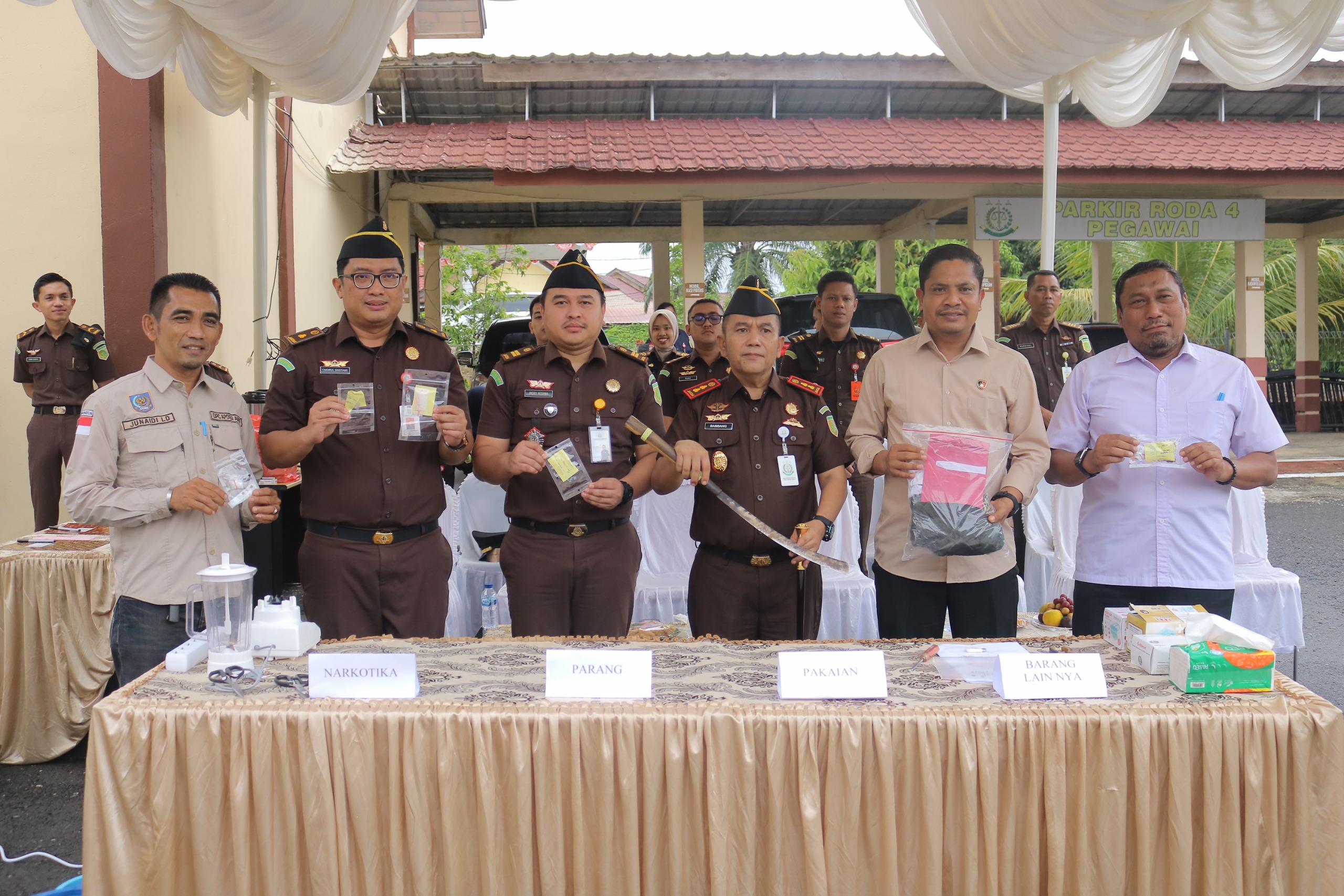 Kejari Abdya Musnahkan Puluhan Barang Bukti Yang Telah Inkracht