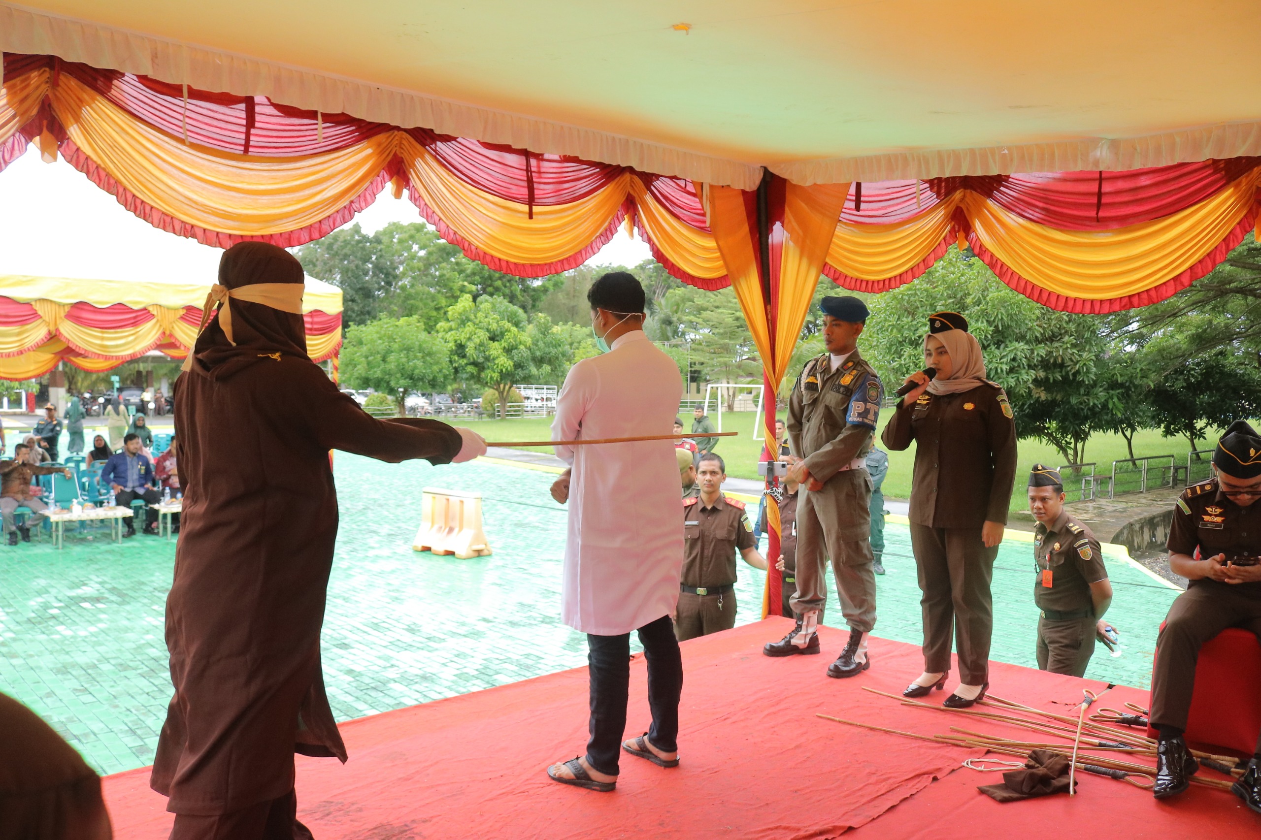 Kajari Abdya Laksanakan Eksekusi Cambuk Terhadap 13 Terpidana Pelanggar Qanun Jinayat